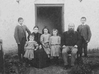 Thatched House, Ballygarran, Wexford 03 - The Redmond Family